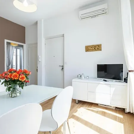 Deux Pieces Terrasse Sous Les Etoiles * نيس